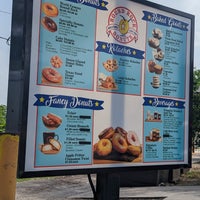 Photo taken at Round Rock Donuts by Maria B. on 6/14/2023