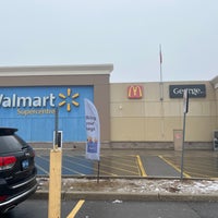 รูปภาพถ่ายที่ Walmart โดย Sofía G. เมื่อ 1/17/2023