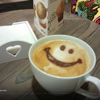 Foto tomada en TOP COFFEE SHOP &amp;amp; JUICE BAR  por Alfonso M. el 11/24/2012
