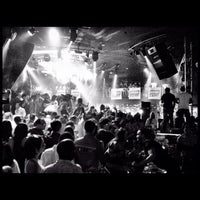 Photo prise au ORO Nightclub par Ramon L. le9/23/2012