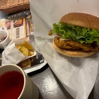 Photo taken at Freshness Burger by ゆうにゃん on 1/4/2024