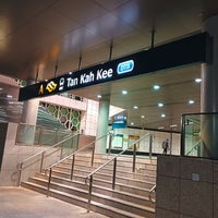 Photo taken at Tan Kah Kee MRT Station (DT8) by Chung Min W. on 3/13/2024