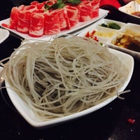 Das Foto wurde bei Akai Ryu Shabu &amp;amp; Sushi Restaurant von Godere B. am 4/16/2015 aufgenommen