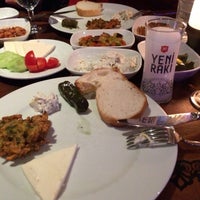 Photo taken at Sinnan Taverna (Destina) by Tuğba 👑 on 2/18/2017