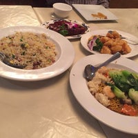Foto tomada en Seafood Village Chinese Restaurant  por T T. el 3/4/2015