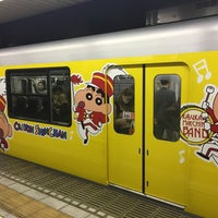 Photo taken at 青山一丁目駅 1-2番線ホーム by Takeshi Y. on 11/8/2016