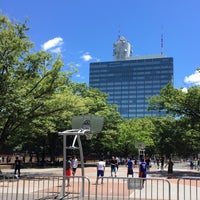 Photo taken at 代々木公園バスケットボールコート by Takeshi Y. on 5/20/2018