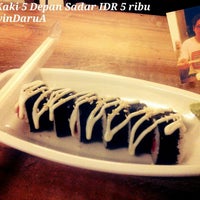 Foto diambil di Sushi Kaki Lima oleh Edwin D. pada 3/13/2014