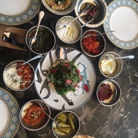 รูปภาพถ่ายที่ Sura Restaurant ( Grill &amp;amp;Kebap House) โดย Ebru A. เมื่อ 7/7/2021