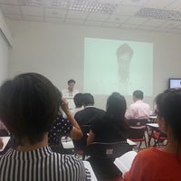 Photo taken at โรงเรียนสอนภาษาจีนเพียรอักษร by Kittipong S. on 5/11/2013