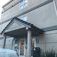 Foto diambil di Residence Inn Pleasanton oleh Carol pada 10/25/2022
