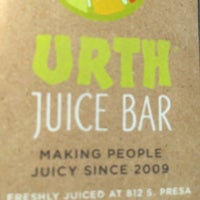 Foto tirada no(a) Urth Juice Bar por B B. em 7/25/2015