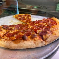 Снимок сделан в New York Pizza пользователем Aallaa D. 9/1/2021