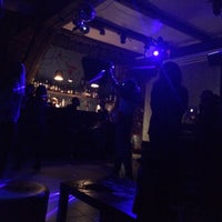 Das Foto wurde bei Friends Only Bar von Юлия am 11/4/2017 aufgenommen