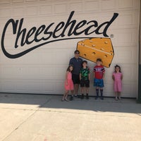 Foto tomada en Foamation Cheesehead Factory  por Jennifer M. el 8/8/2019