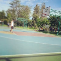 Photo taken at Suan RodFai Basketball Court by ANUCHIT S. on 6/8/2013