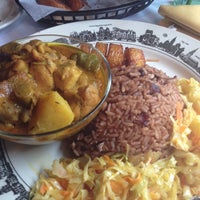 Das Foto wurde bei Caribbean Feast Cuisine von James B. am 8/22/2014 aufgenommen