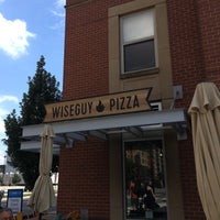 Foto tirada no(a) Wiseguy NY Pizza por Jill J. em 8/4/2018