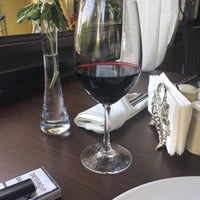6/21/2016 tarihinde Юля А.ziyaretçi tarafından Vinograd Restaurant'de çekilen fotoğraf
