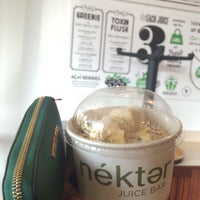 Снимок сделан в Nekter Juice Bar пользователем Tinah C. 5/10/2015