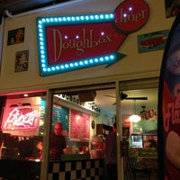 รูปภาพถ่ายที่ Doughbox Diner โดย Fictillius เมื่อ 5/2/2013