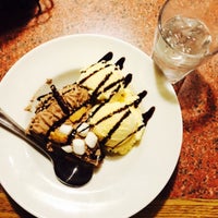 รูปภาพถ่ายที่ Shari&amp;#39;s Cafe and Pies โดย Aina Z. เมื่อ 6/21/2015