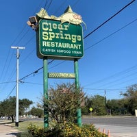 Foto diambil di Clear Springs Restaurant oleh Melanie M. pada 11/10/2021
