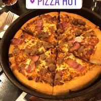 Photo taken at Pizza Hut by chiv on 11/29/2017