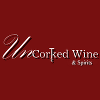 4/22/2015 tarihinde Uncorked Wines and Spiritsziyaretçi tarafından Uncorked Wines and Spirits'de çekilen fotoğraf