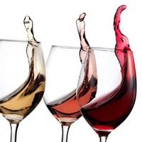 Photo prise au Uncorked Wines and Spirits par Uncorked Wines and Spirits le4/22/2015