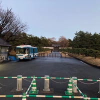 Photo taken at Hanzomon Gate by 飛鳥みゅん on 1/21/2024
