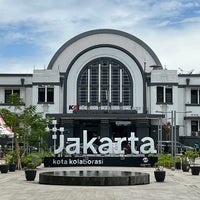 Foto diambil di Stasiun Jakarta Kota oleh Torzin S pada 2/15/2023