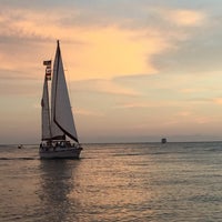 Снимок сделан в Dolphin Landings Charter Boat Center пользователем S D. 6/20/2015