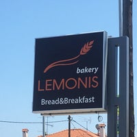 Foto tirada no(a) Lemonis Bakery por Irina D. em 6/21/2019