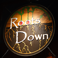 Das Foto wurde bei Roots Down von Roots Down am 7/31/2015 aufgenommen