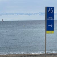 Foto diambil di Platja de la Mar Bella oleh Patrick M. pada 10/22/2023