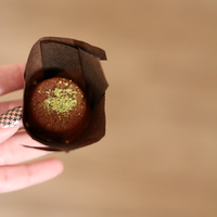4/24/2015 tarihinde Mini Chocolates | الشوكوﻻته الصغيرهziyaretçi tarafından Mini Chocolate'de çekilen fotoğraf