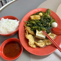 Photo taken at 928 Ngee Fou Restaurant Ampang Yeung Tou Fou by Elizabeth K. on 3/8/2023