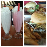 Photo taken at Fuddruckers by Mabel C. on 5/17/2015
