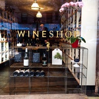 รูปภาพถ่ายที่ Wineshop โดย Find. Eat. Drink. เมื่อ 10/26/2013