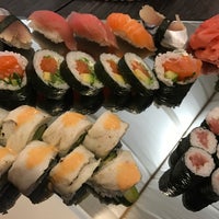 Foto scattata a Yana Sushi da Megan il 4/3/2017