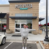 Foto scattata a Mod Pizza da Dave T. il 9/23/2021
