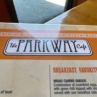 10/9/2022 tarihinde Dave T.ziyaretçi tarafından Parkway Cafe'de çekilen fotoğraf