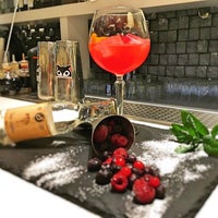 รูปภาพถ่ายที่ Lobby Cocktail Bar โดย Lobby Cocktail Bar เมื่อ 6/8/2016