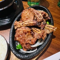 Das Foto wurde bei Dolsot House | K-Town BBQ Korean Restaurant von Leslie F. am 4/27/2023 aufgenommen