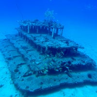 Foto tirada no(a) Atlantis Submarines Waikiki por Leslie F. em 3/17/2022