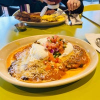 Photo taken at Snooze, an A.M. Eatery by Leslie F. on 12/28/2019