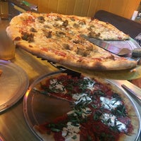 12/23/2017 tarihinde Kevin K.ziyaretçi tarafından D&amp;#39;Allesandro&amp;#39;s Pizza'de çekilen fotoğraf
