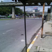 Photo taken at BMTA Bus Stop แยกพัฒนาการ (Phattanakarn Intersection) by Paisal C. on 10/10/2012