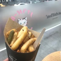 Photo taken at AND THE FRIET by onsentorico on 10/5/2018